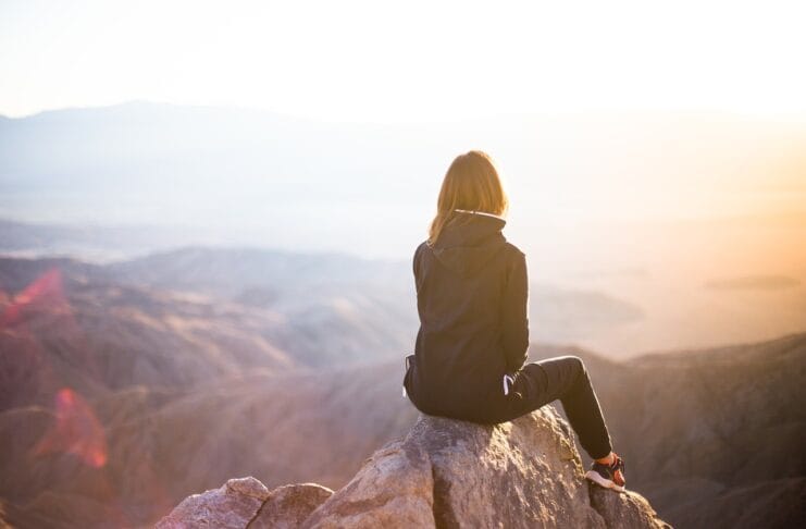 Co nosić w deszczowym Paryżu? Stylowe rozwiązania