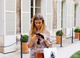 Jakie kolory dominują w modzie francuskiej w tym sezonie?