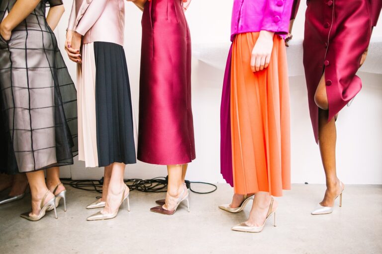 Street style z Paryża w fotografii – 10 inspirujących ujęć