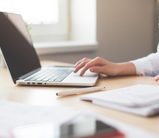 Objawy uszkodzonego kontrolera ładowania – checklista B2B